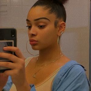 Meet your Posher, Isabelle